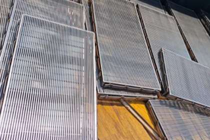 Anti-clogging and Wear-resistant Design of Wedge Wire Screens for Bauxite Washing Applications