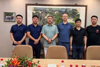 CRH Delegation Visits RedstarScreen and Launching a New Phase of Long-Term Strategic Cooperation