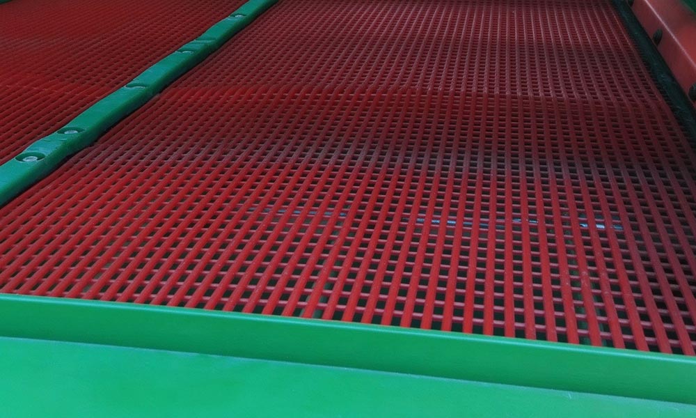 Selection Recommendations for Heavy-Duty Vibrating Grizzly Screens in Granite Quarrying Operations