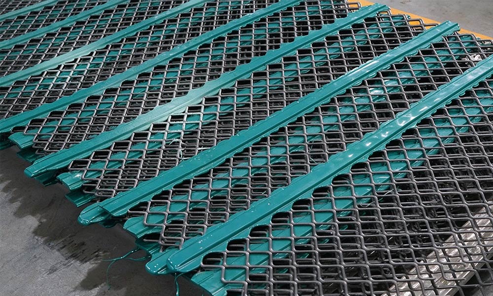Self-Cleaning Mesh