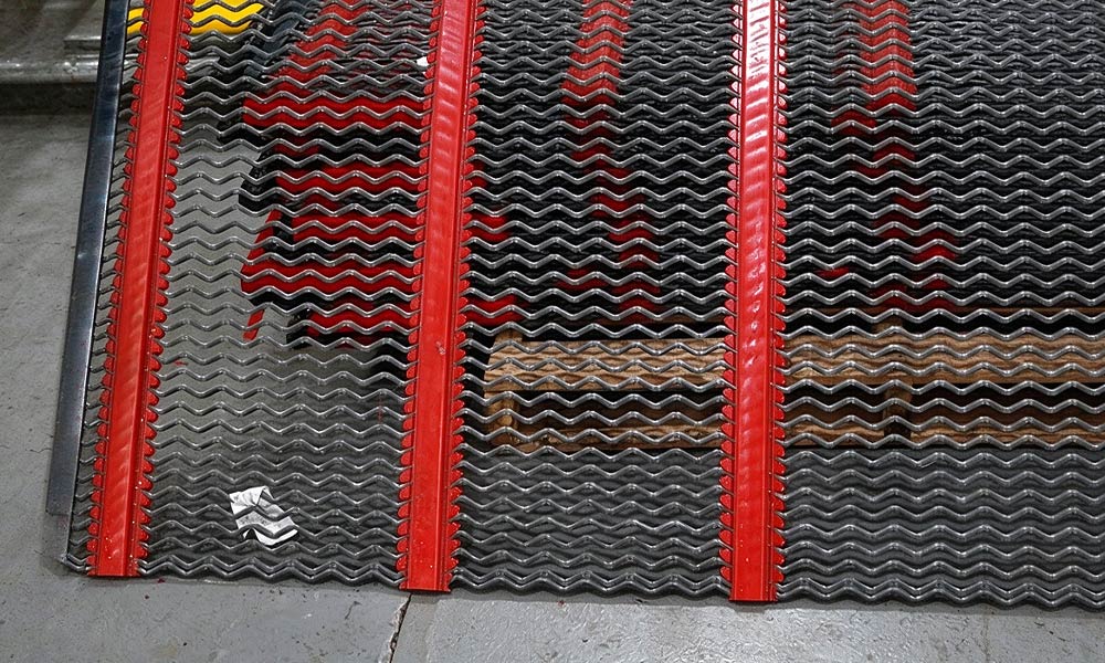 Self-Cleaning Screen