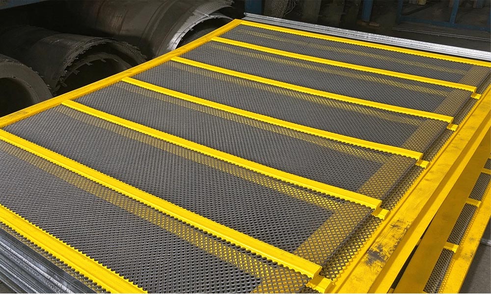 Self-Cleaning Screen