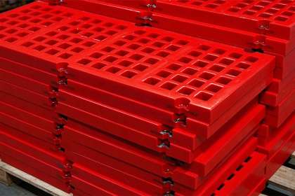 Design of Anti-slip Surface Texture for Polyurethane Screen Panels and Safe Operation‌