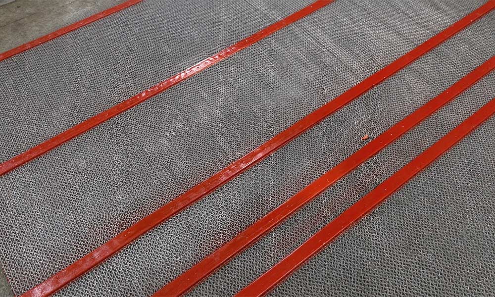 Self-Cleaning Screen