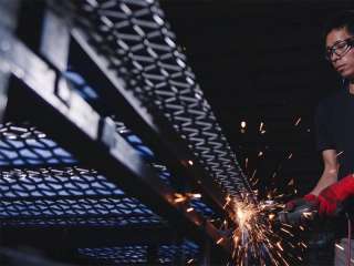 Procurement Strategies: Minimum Order Quantities and Container Consolidation for Woven Metal Mesh