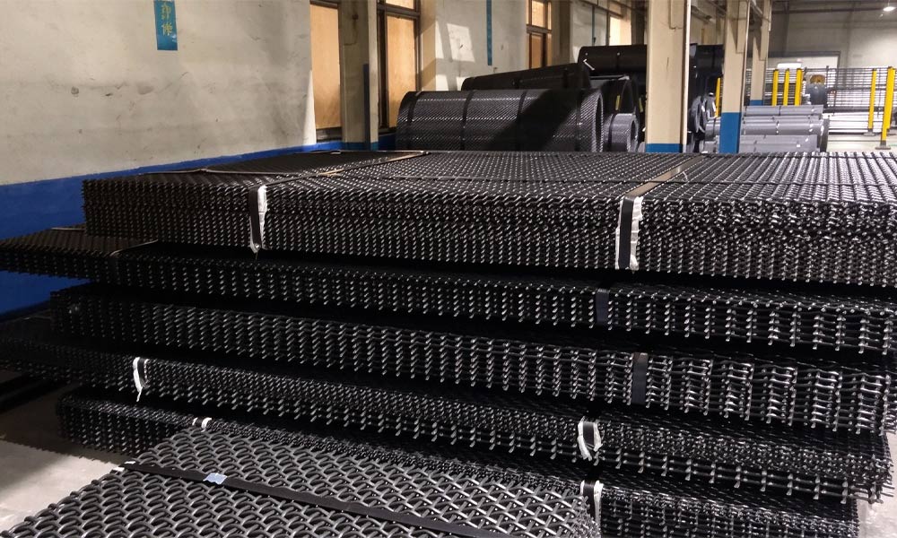Square Woven Screen for Multi-Deck Screening Applications in Quarries